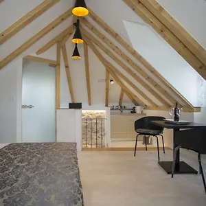  Apartment Situs
