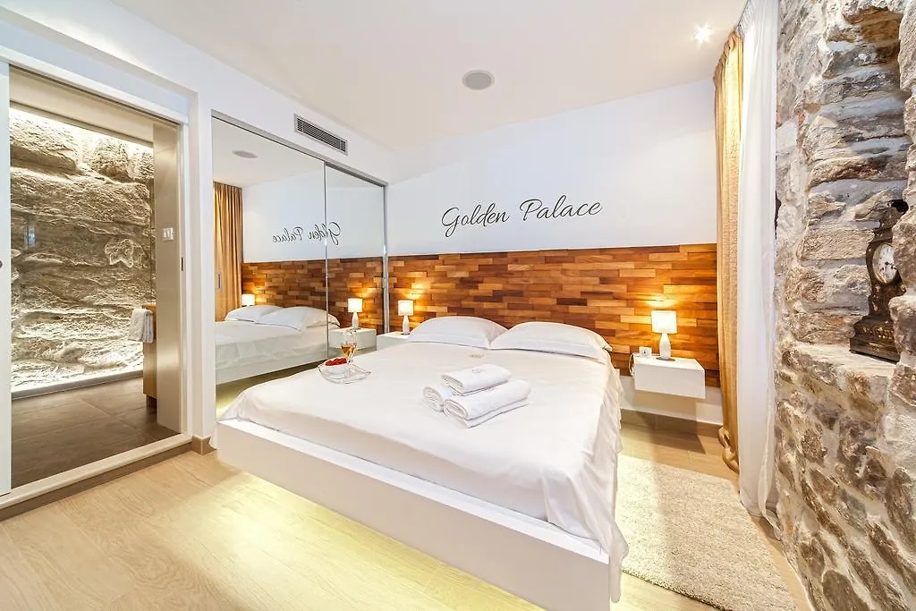 Golden Palace Split Apartment
